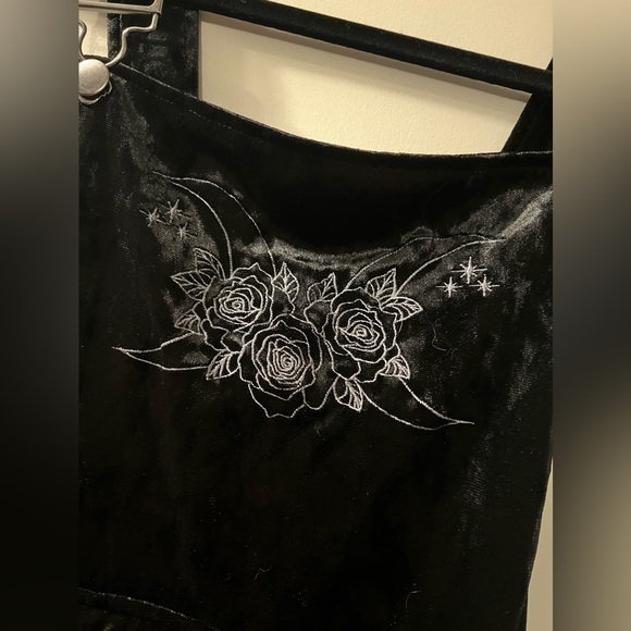 Hot Topic Moon & Florals Embroidered Black Velvet Overall Skirt - Picture 4 of 4
